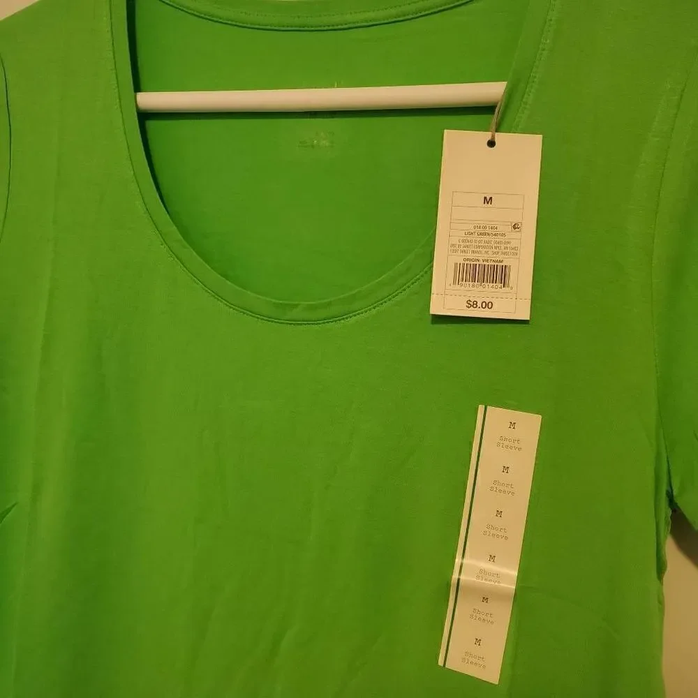NWT A New Day Green Scoopneck Stretchy Tee Medium - Picture 2 of 6